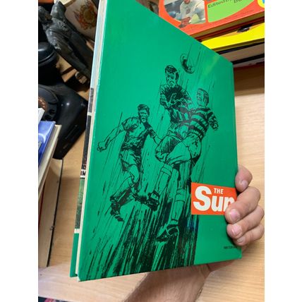 1973 "THE SUN SOCCER ANNUAL No.3 1974" FOOTBALL SOCCER HARDBACK BOOK (P4)