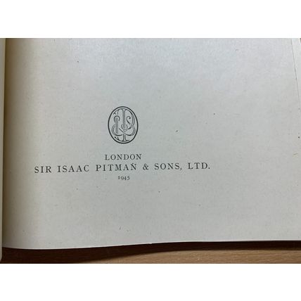 1945 THE EVERYDAY EMBROIDERY BOOK ILLUSTRATED CRAFTS HARDBACK BOOK (P3)