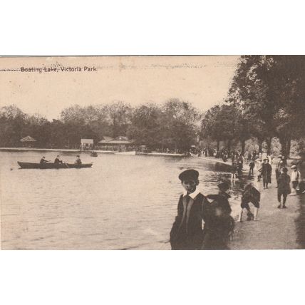 Boating Lake, Victoria Park, London Postcard (LN79158)