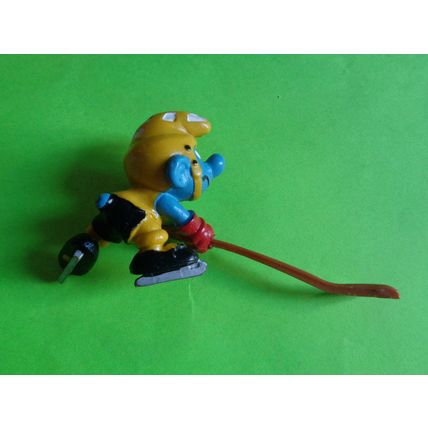 Ice hockey smurf complete with hockey stick