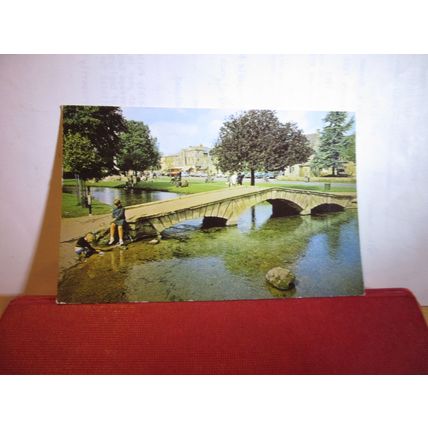 RIVER & GREEN, BOURTON-ON-THE-WATER, Gloucestershire unused postcard Jarrold =