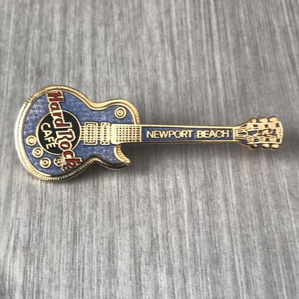 Hard Rock Cafe NEWPORT BEACH - Purple Gibson Les Paul 3LC grid back - early pin