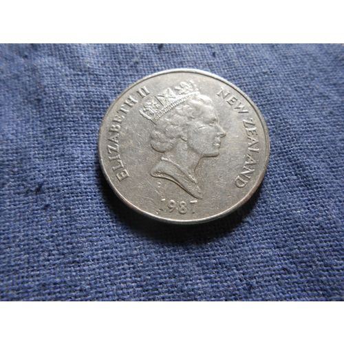 1987 NEW ZEALAND 50 CENTS COIN.