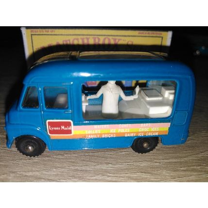 Matchbox - No47 Commer I.C.V. Blue Lyons Maid