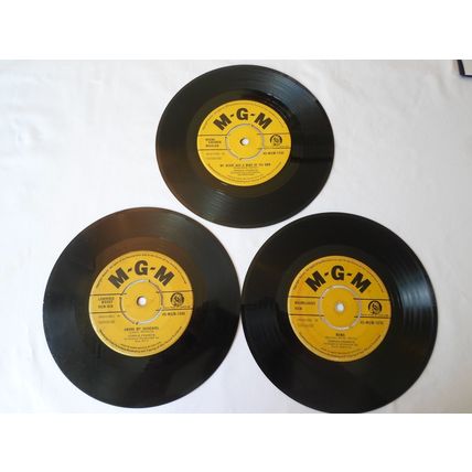 7"x 3.1959/60.CONNIE FRANCIS.AMONG MY SOUVENIRS.MAMA.MY HEART HAS A MIND OF ITS