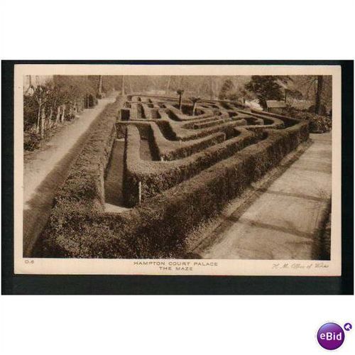 HAMPTON COURT PALACE THE MAZE