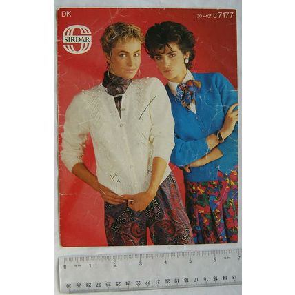 Vintage: Sirdar 7177 cardigans, DK. 30-40 inch, 76-102 cm