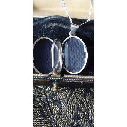 Vintage 1970-s 925 Sterling Silver MUM Locket Pendant on Modern 20 inch Chain.