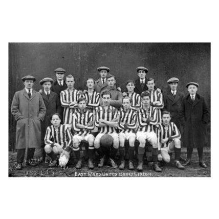 pu4159 - Yorks - Ossett, W.Yorks' E. Ward United Football Team 1920/21 print 6x4