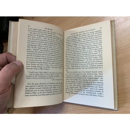 1947 1ST ED "THE BRONTES" PHYLLIS BENTLEY BIOGRAPHY SMALL HARDBACK BOOK (P2)