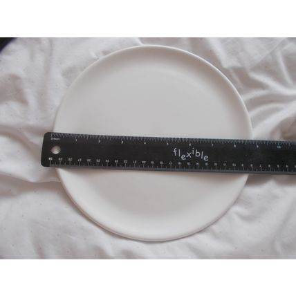 PLATE DESSERT BASIC/ WHITE (03/01) MINOR DAMAGE ON BACK