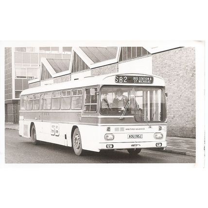 Black & White Photo of London Country Bus Services Ltd.- AOU 110J ex King Alfred