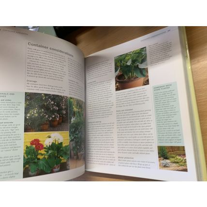 2001 "HDRA ENCYCLOPEDIA OF ORGANIC GARDENING" 2.2kg LARGE HARDBACK BOOK (EV3)