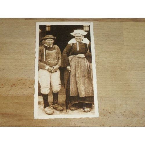 Breton Man & Woman In National Costume - Modern French Postcard