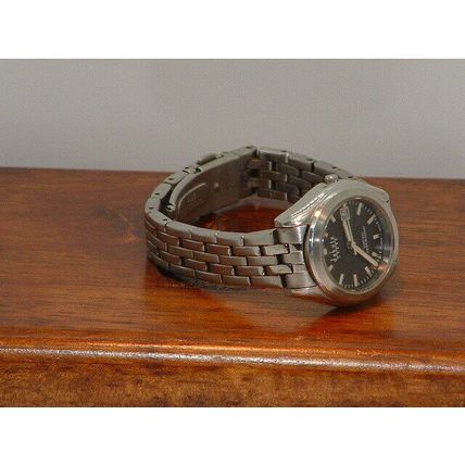 Pre-Owned Women’s Dakota Silver & Black Analog Date Watch