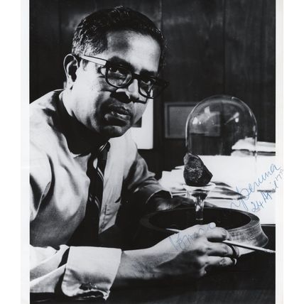Cyril Ponnamperuma NASA Scientist 10x8 Hand Signed 1977 Photo