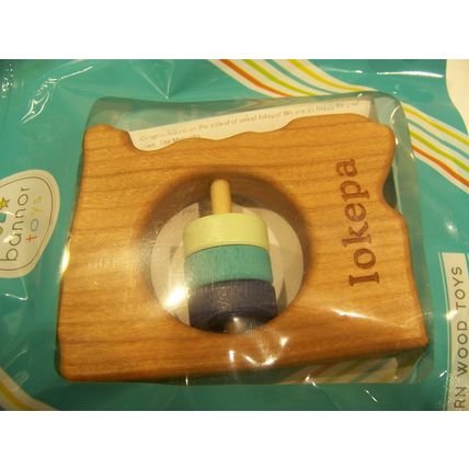 BANNOR TOYS OREGON SHAPED WOODEN RATTLE "LOKEPA" NIP