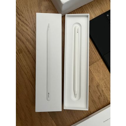 Apple iPad Pro 5th Gen 128GB, Wi-Fi+5G(Unlocked), 12.9 in Silver w/Pen+Keyboard