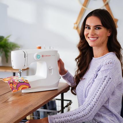 SINGER M1500 Lightweight & Portable Sewing Machine with Accessory Kit | 57 Stitc