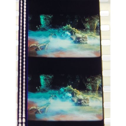 Gremlins. pk DJQ - b 038l. 1 strip of 5 film cells - 35mm