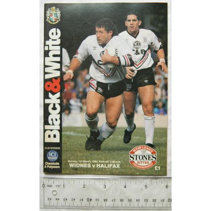 1992 programme Widnes v. Halifax, centrefold Darren Wright
