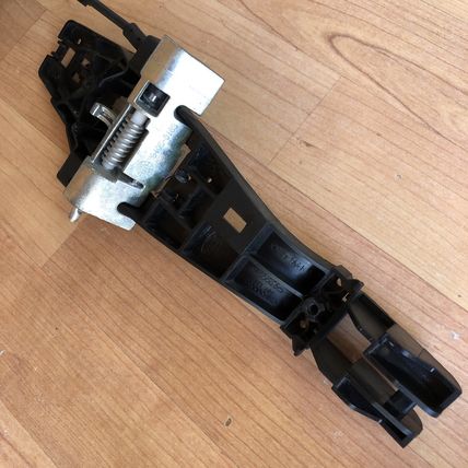 Land Rover LR2 Left Rear Door Latch Actuator + Handle Base 8X2A-26413-CC