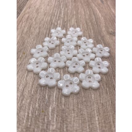 15mm White Baby and Children's Flower Buttons 2 Hole Acrylic Cardigans Knitting