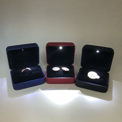 Luxury Ring Box LED lighted Engagement Case Wedding Gift Pendant Jewelry