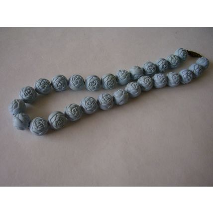 Vintage Necklace Blue Moulded Rose Beads Chain Retro 1950's Barrel Clasp