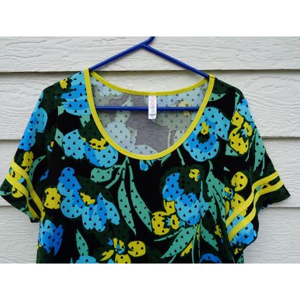 Womens LuLARoe Simply Comfort T-Shirt Top XL 42 Chest Black Print Trimmed