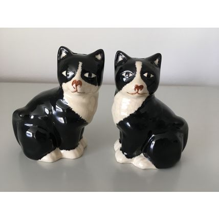 SALT & PEPPER SHAKERS - BLACK AND WHITE CATS