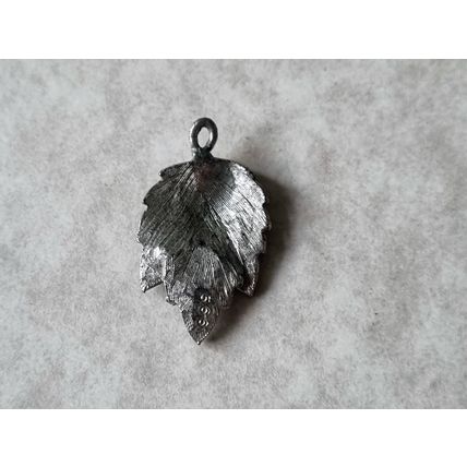Double Leaf Pendant in Aged Silver Tone Metal, Vintage Botanical Jewelry