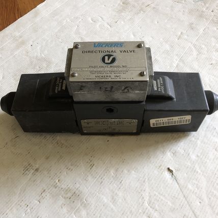 NEW VICKERS 02-126110-DG4S4W-016C H 60 DIRECTIONAL VALVE 868988, 24VDC,TA