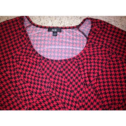 AGB Women Blouse Size XL Red & Black Wrinkle Free Stretchy Material 3/4 Sleeves