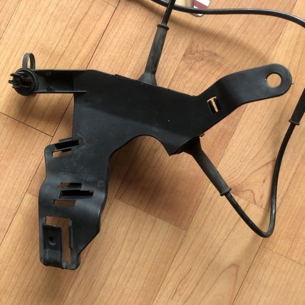 OEM Land Rover LR001056 LR2 Right Front Wheel ABS Sensor + Bracket LR001062
