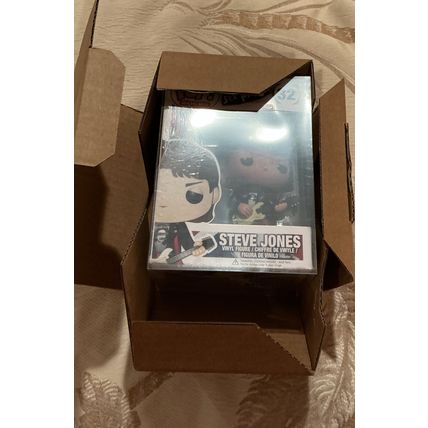 Funko Pop! Rocks: Sex Pistols - Steve Jones #32 Limited Figure (Box & Protector)
