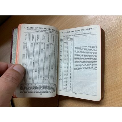 VINTAGE "THE BOOK OF COMMON PRAYER" CLOWES & SONS SMALL LEATHER BOOK (P3)