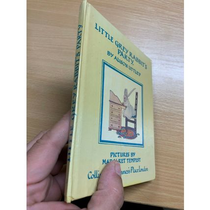 1975 ALISON UTTLEY "LITTLE GREY RABBIT'S PARTY" SMALL ILLUSTRATED HB BOOK (P3)