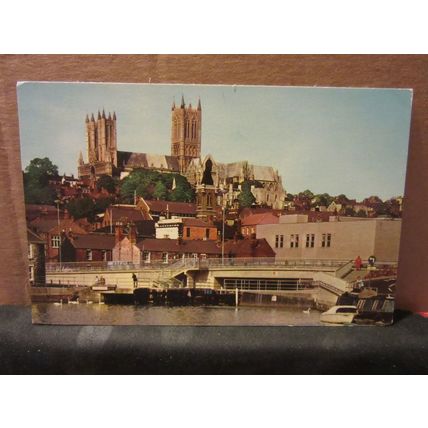 LINCOLN CATHEDRAL FROM BRAYFORD WATER. unused vintage postcard Colourmaster #