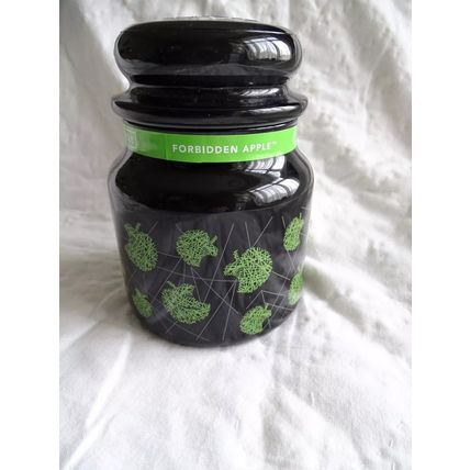 Yankee Candle Forbidden Apple Halloween Medium Jar