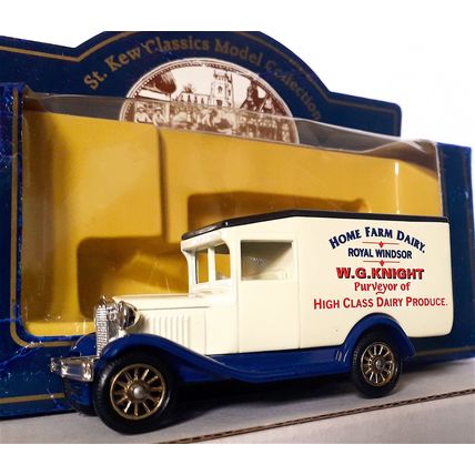 BOXED * KNIGHT's HOME FARM * ROYAL WINDSOR CREAM VINTAGE VAN - LLEDO - VERY GOOD