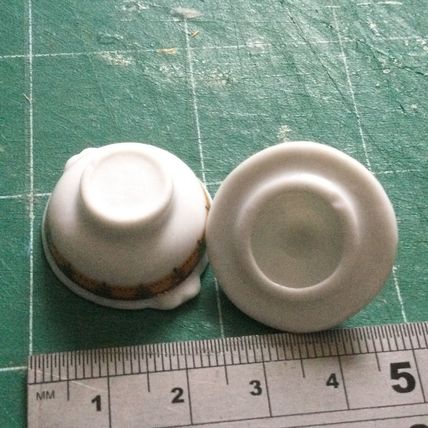 Serving Dish with Lid 1:12th Dolls House Miniature
