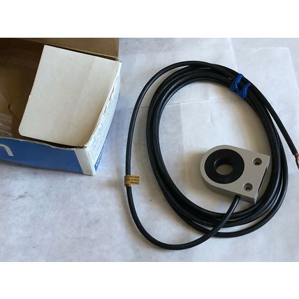 NEW OMRON F2LP-H20M METAL DETECTOR SENSOR,0569A,EZ