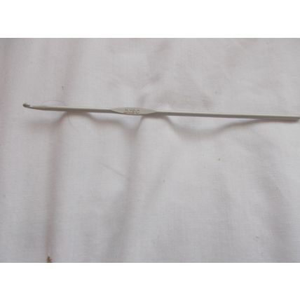 CROCHET HOOK / DISC (08/01) FREE POSTAGE
