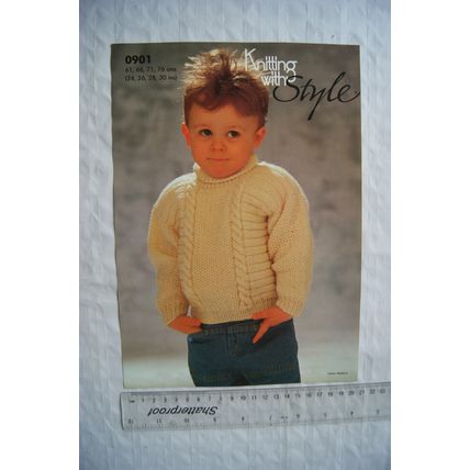 1986 Style 0901 child's polo neck sweater in moss stitch & cable, DK, 61-76 cm