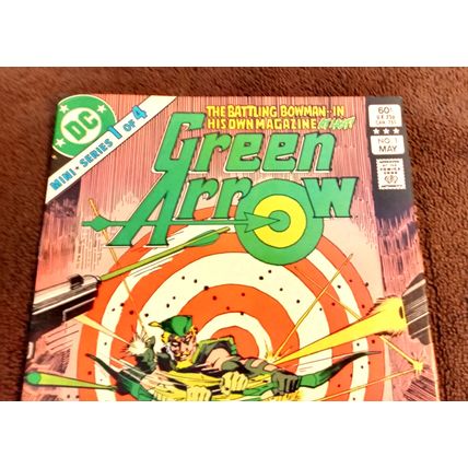 Comic Book Bronze Age DC Comics Green Arrow # 1 7.5 NM+ Condition Or Better 1983