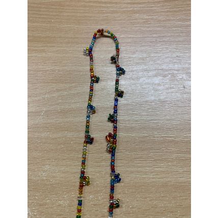 VINTAGE MULTICOLOURED GLASS OR PLASTIC BEADED NECKLACE 5.58 GRAMS 27cm-LONG (P3)