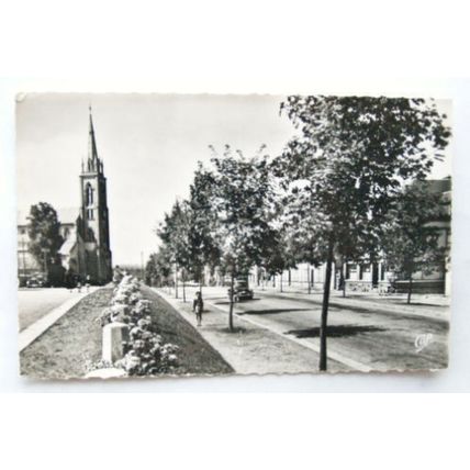 1959 postcard Avenue De Tahiti et L'Eglise Gace France