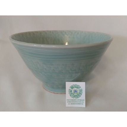 SIGNED HANDCRAFTED LIGHT GREEN CERAMIC TEXTURED ART POTTERY BOWL