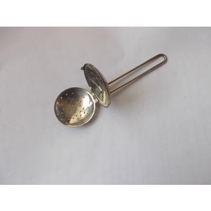 TEA STRAINER COLLECTABLE VINTAGE (09/01) WILL POST O.SEAS